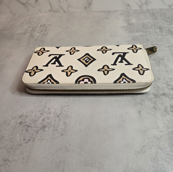 Louis Vuitton WILD AT HEART Large Zippy Wallet - Picture 14 of 16